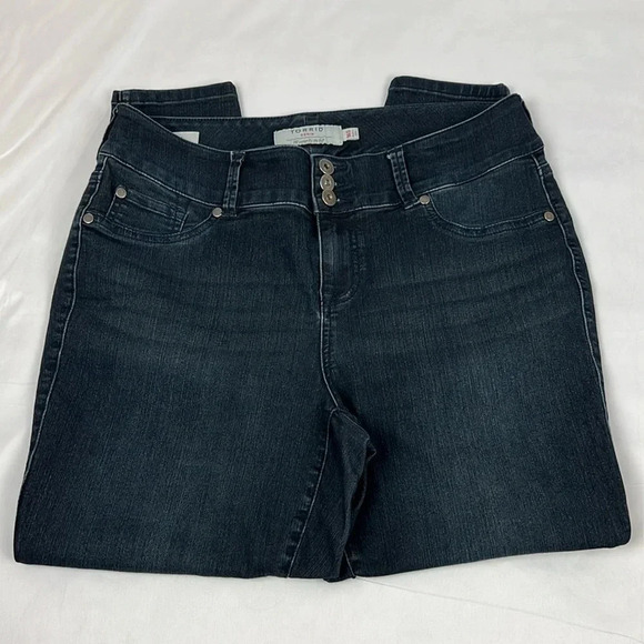Torrid Denim Women’s 16 Short Jegging Stretchy Jean - Picture 2 of 11